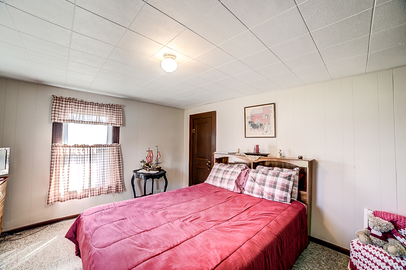 1718 North 1800 East Road Watseka, IL 60970 - Photo 60 of 113 a bedroom with a bed and wooden floor
