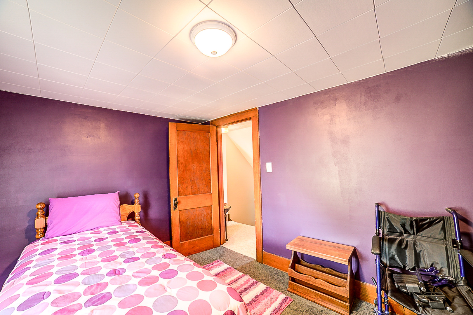 1718 North 1800 East Road Watseka, IL 60970 - Photo 64 of 113 a bedroom with a bed and a closet