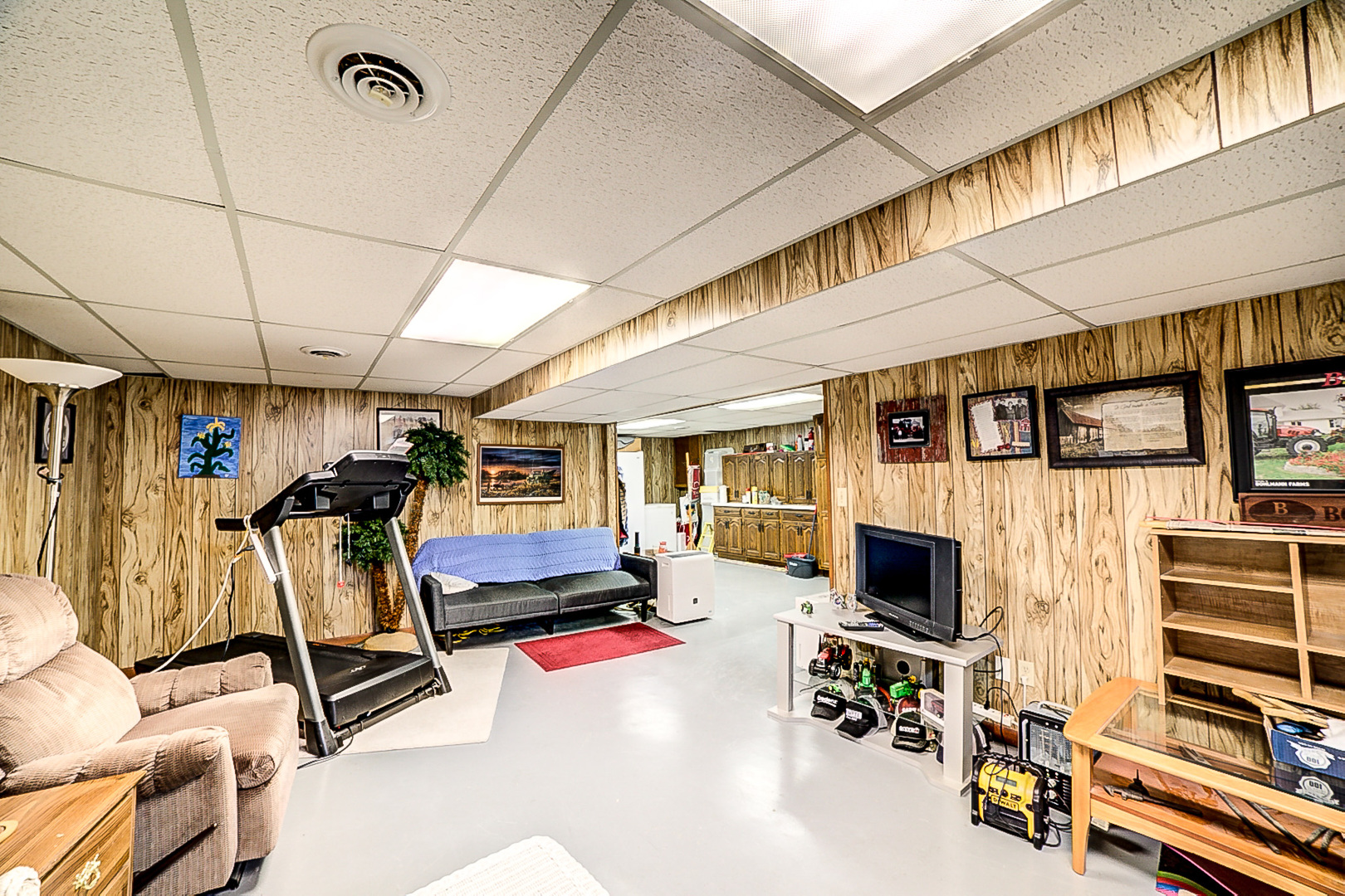 1718 North 1800 East Road Watseka, IL 60970 - Photo 73 of 113 a view of a room with gym equipment