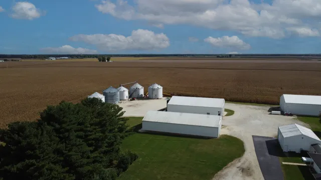 $585,900 | 1718 North 1800 East Road, Watseka, IL 60970