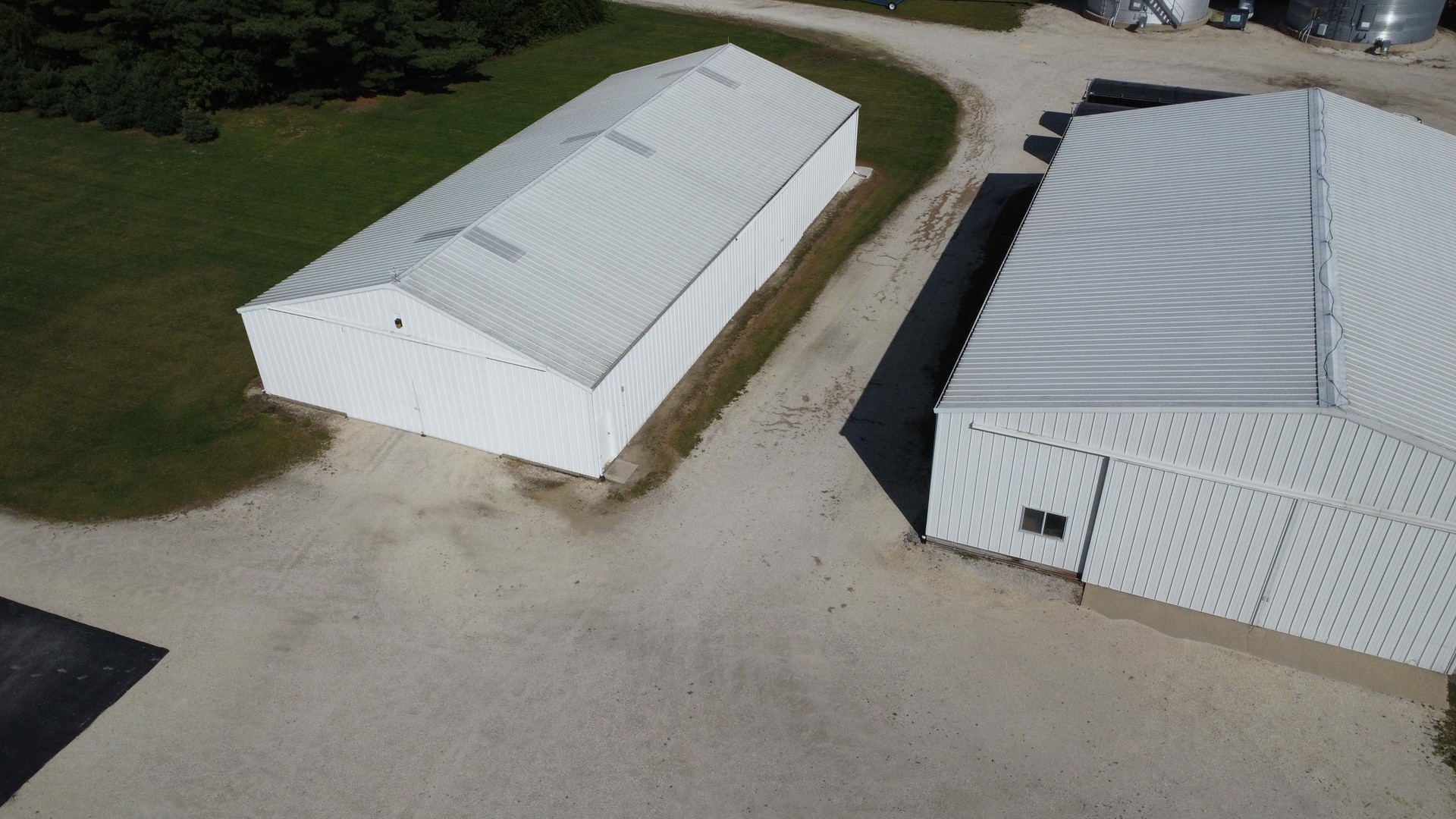 1718 North 1800 East Road Watseka, IL 60970 - Photo 85 of 113 a view of balcony with furniture