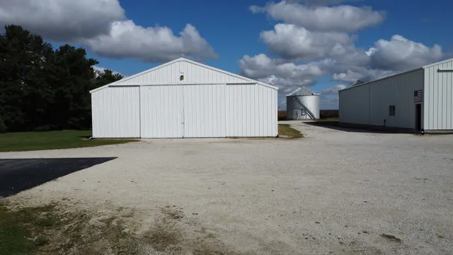 $585,900 | 1718 North 1800 East Road, Watseka, IL 60970