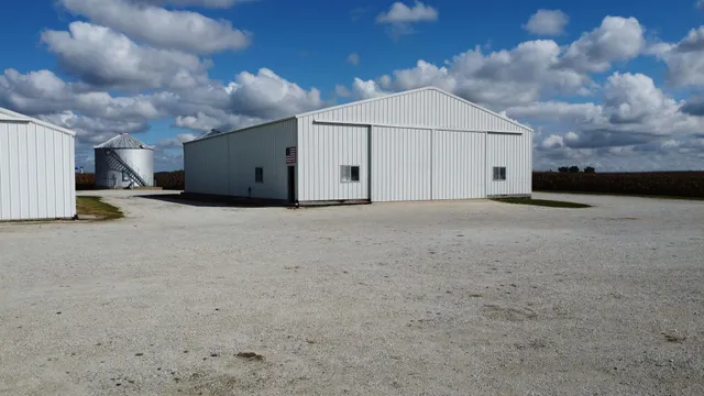 $585,900 | 1718 North 1800 East Road, Watseka, IL 60970