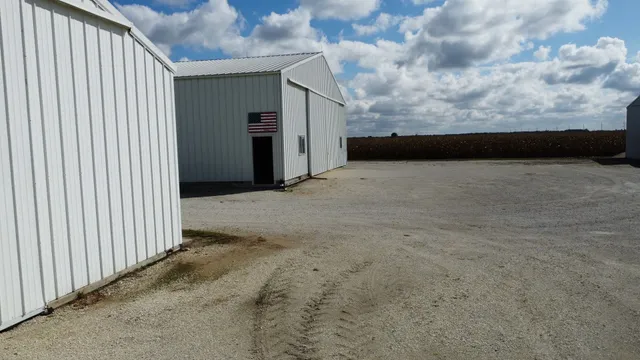 $585,900 | 1718 North 1800 East Road, Watseka, IL 60970