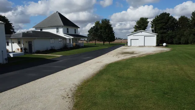 $585,900 | 1718 North 1800 East Road, Watseka, IL 60970