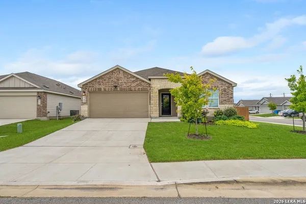 $2,300 | 2700 Coral Valley, Seguin, TX 78155