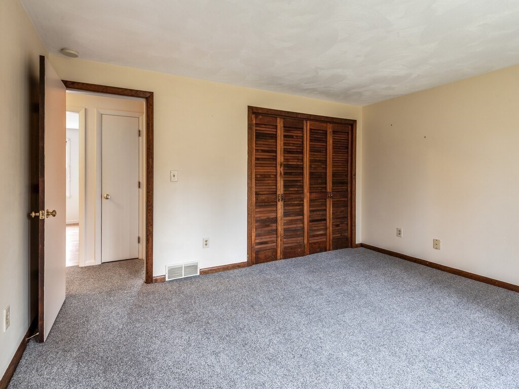 21 Hutchinson Road Sutton, MA 01590 - Photo 15 of 41 an empty room with a window