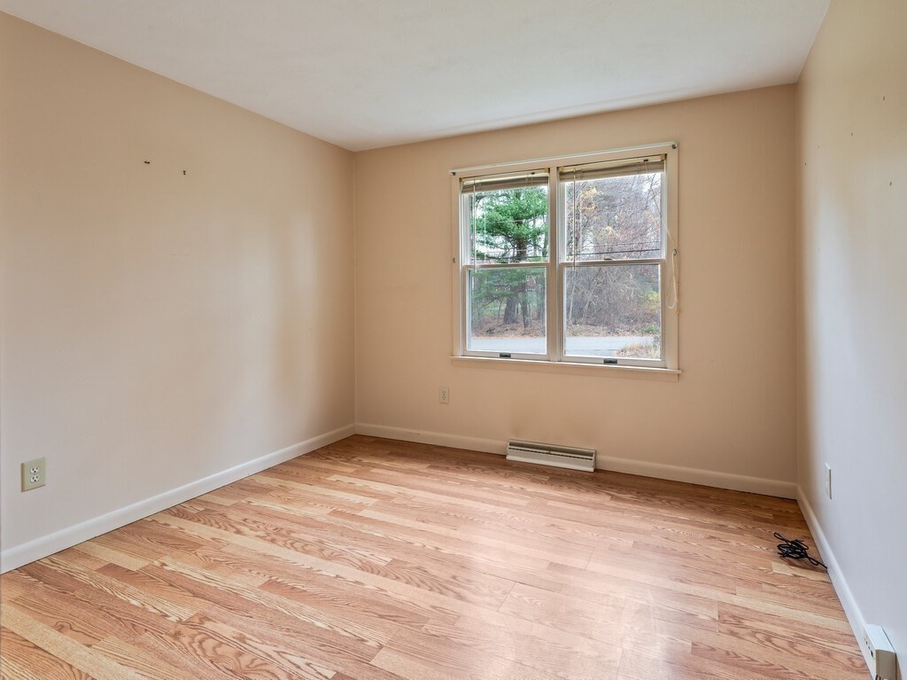 21 Hutchinson Road Sutton, MA 01590 - Photo 20 of 41 an empty room with a window