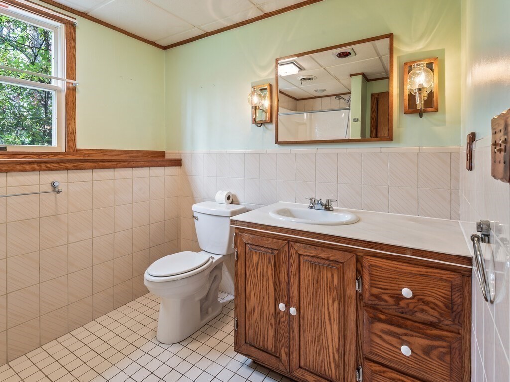 21 Hutchinson Road Sutton, MA 01590 - Photo 29 of 41 a bathroom with a toilet a sink and mirror