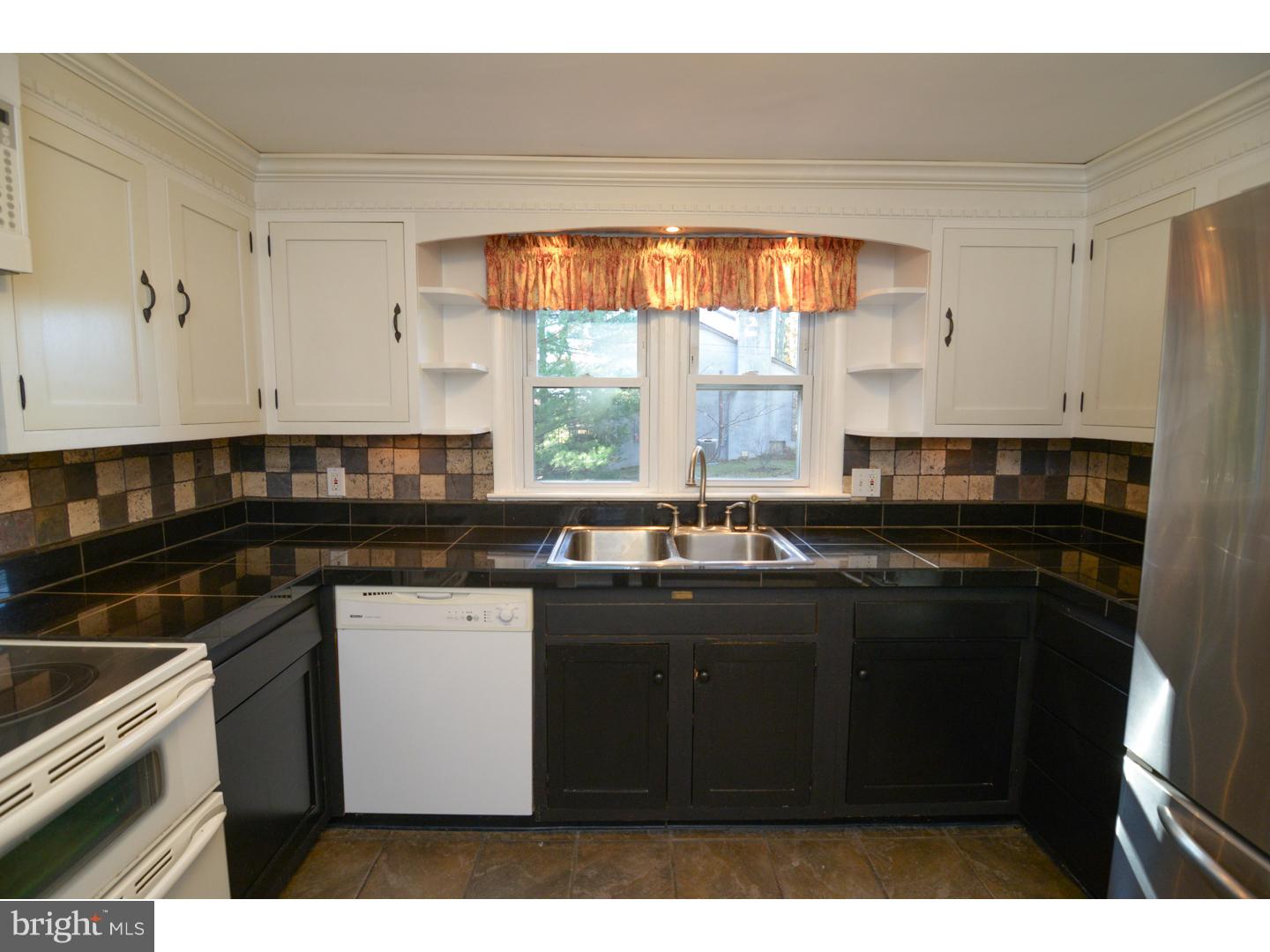 3726 Stump Road Doylestown, PA 18902 - Photo 5 of 25 Gallery Image 5