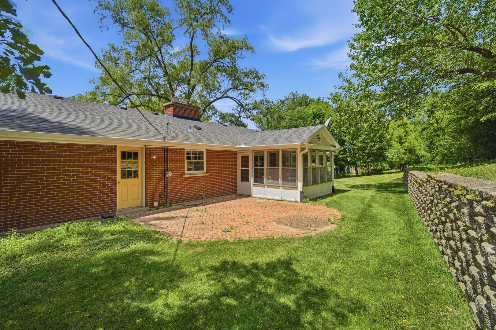 237 Beachview Lane North Barrington, IL 60010 - Photo 21 of 26 a house view with a garden space