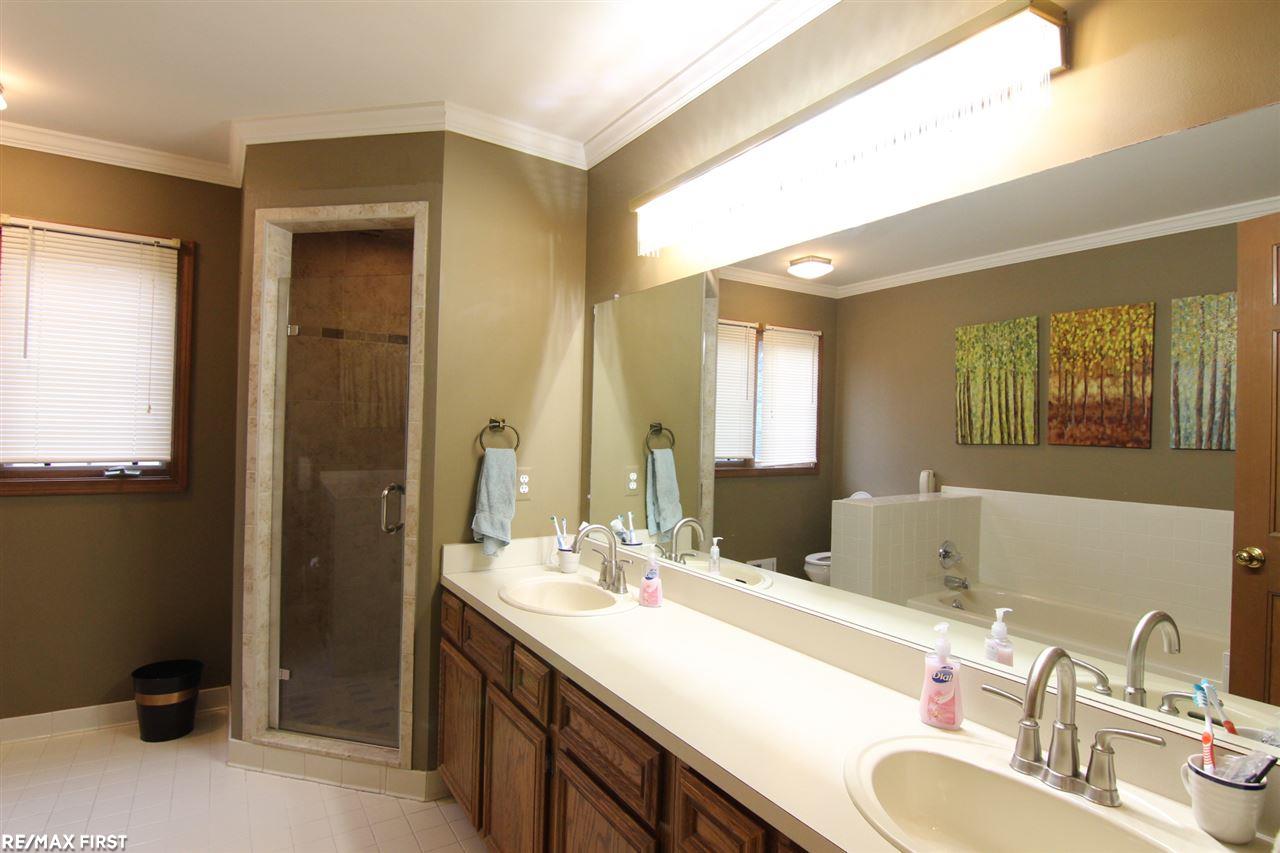 3033 Kilburn Road West Rochester Hills, MI 48306 - Photo 23 of 44