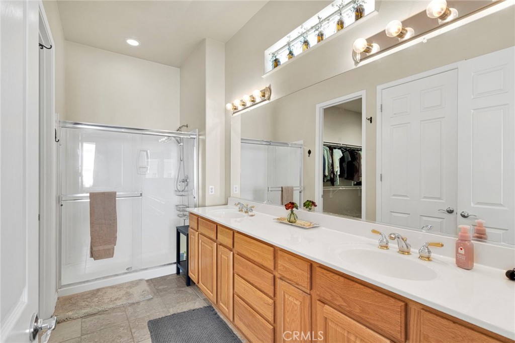 10676 Lanigan Road Apple Valley, CA 92308 - Photo 16 of 37 Primary Bathroom - Dual Sinks