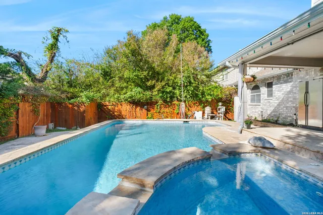 $2,700 | 12211 Hart Crest, San Antonio, TX 78249