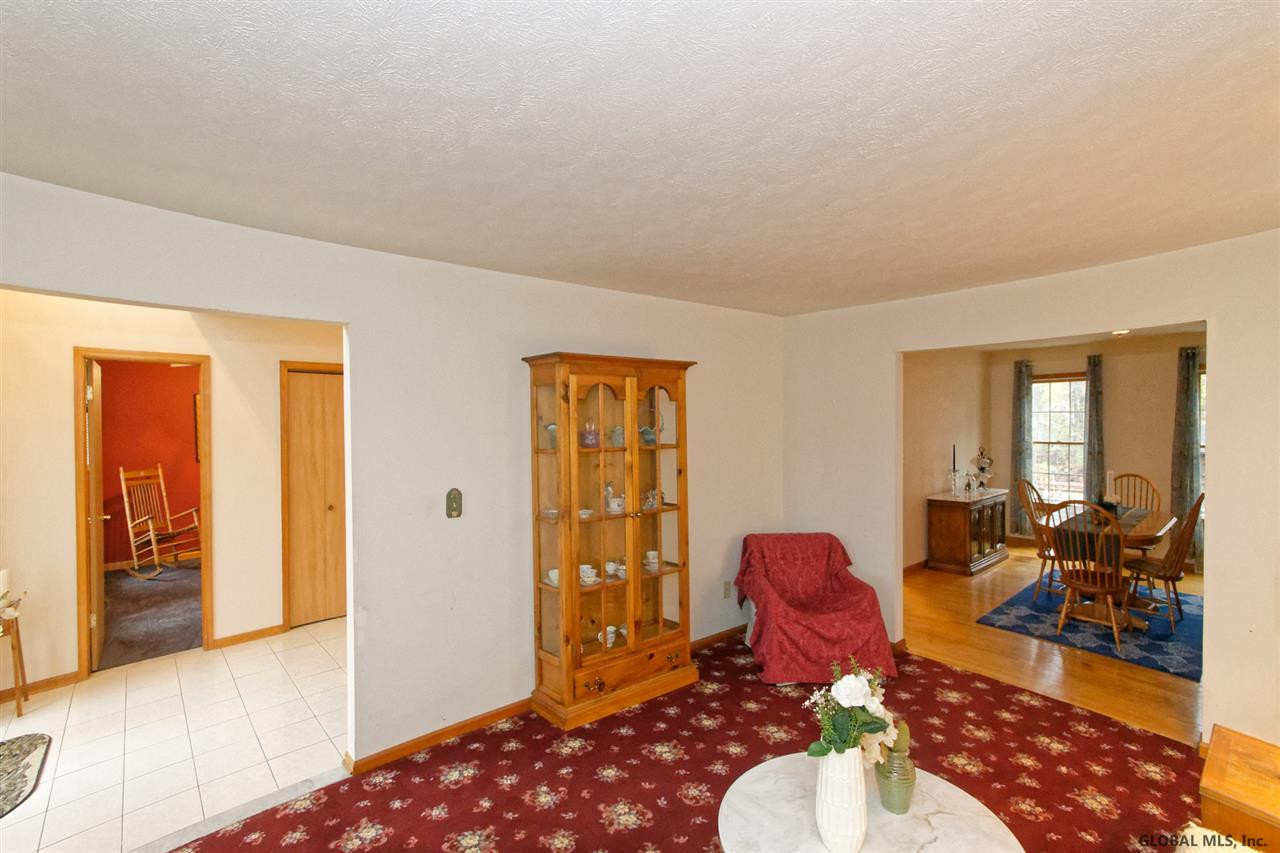 9 Squire Road Colonie, NY 12304 - Photo 11 of 47 Photo 11