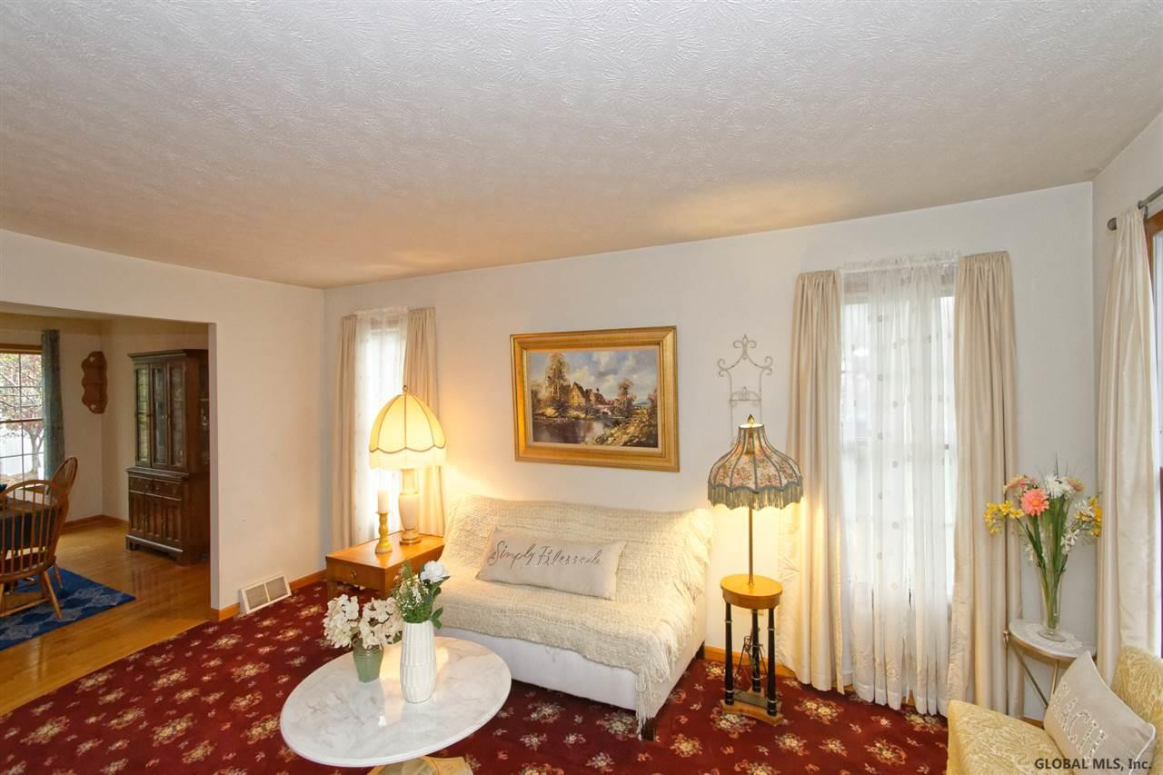 9 Squire Road Colonie, NY 12304 - Photo 10 of 47 Photo 10