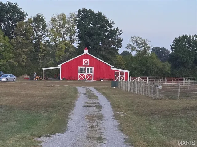 $229,000 | 151 West Doc Lin Drive, Sparta, IL 62286