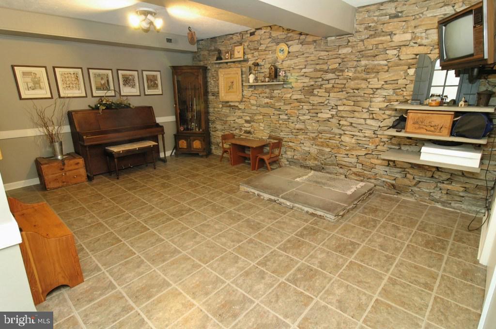 1559 Dry Tavern Road Denver, PA 17517 - Photo 4 of 14 Gallery Image 4