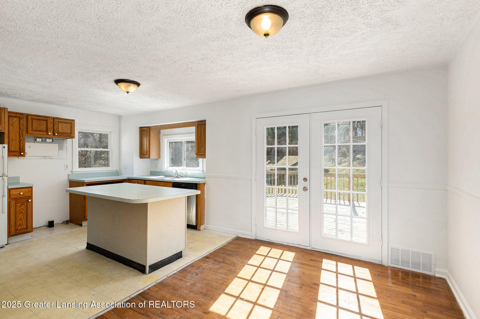 2255 Pembroke Road Lansing, MI 48906 - Photo 4 of 16 004_img_7268_666