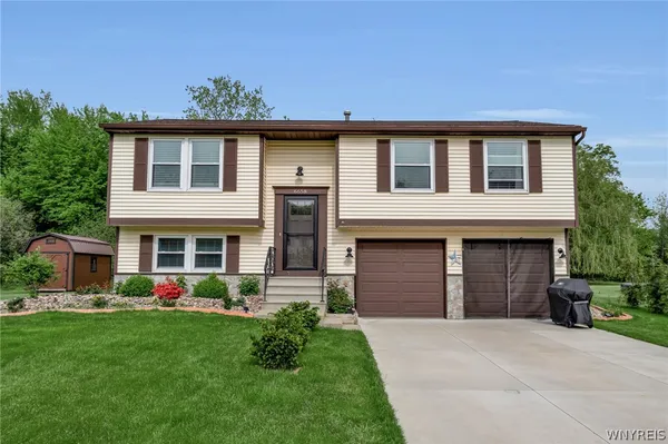 $339,999 | 6658 Royal Parkway South, Lockport, NY 14094