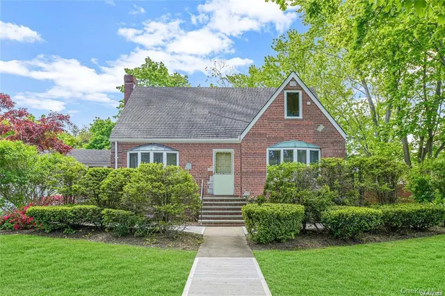 $625,000 | 30 McKinley Street, Brentwood, NY 11717