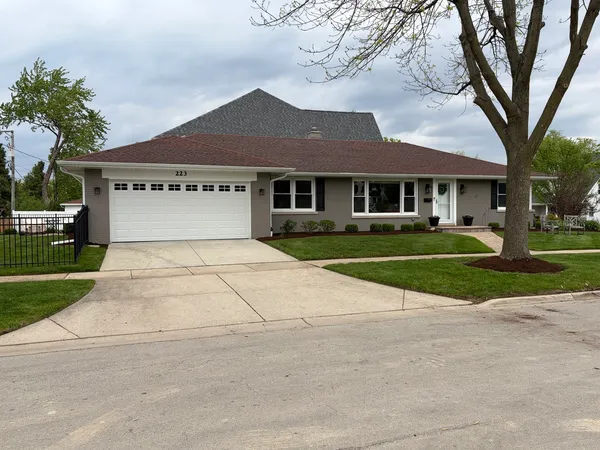 $925,000 | 223 East Adams Street, Elmhurst, IL 60126