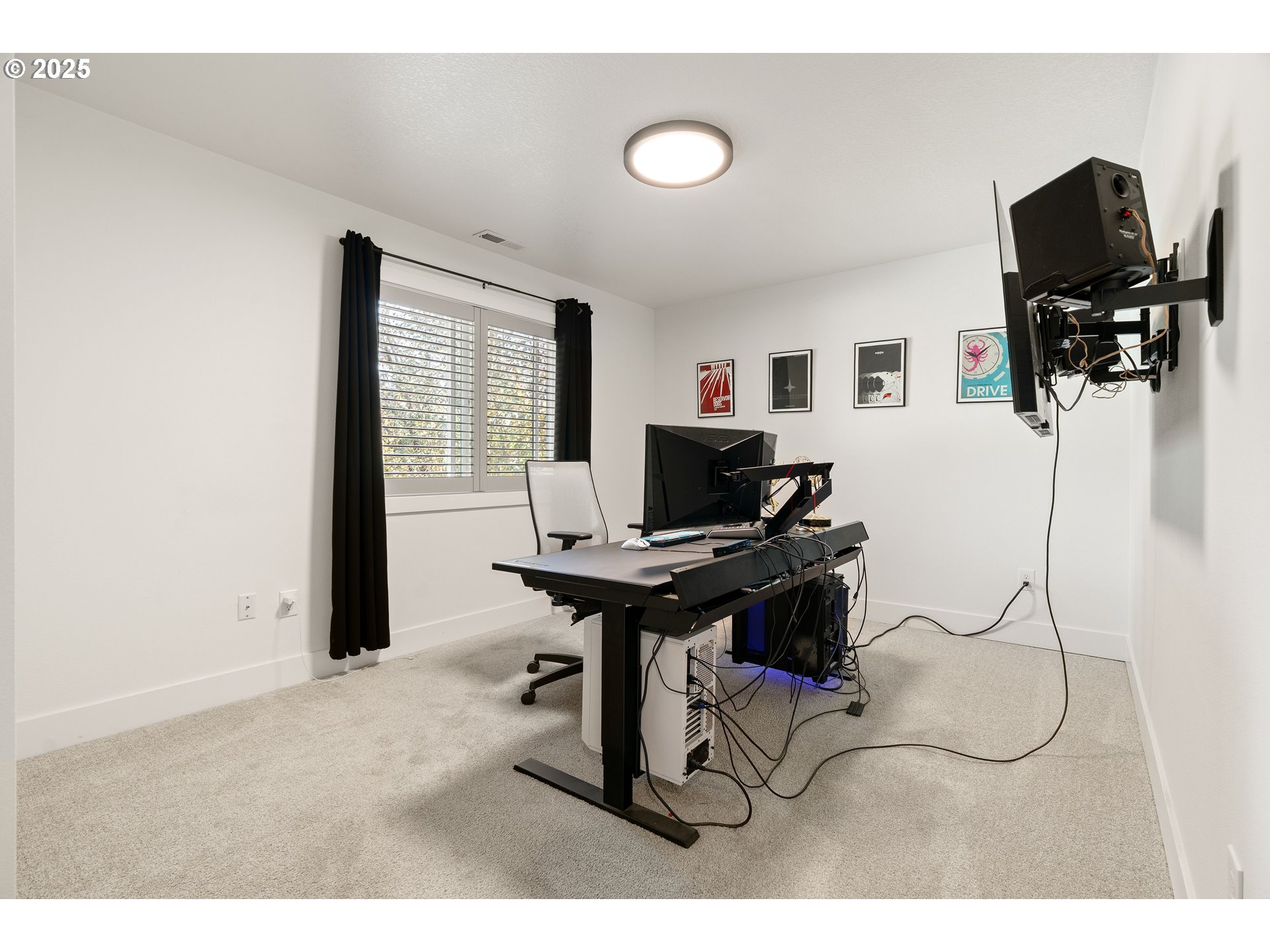 6421 Southeast Cooper Street Portland, OR 97206 - Photo 31 of 44 a view of a workspace with furniture