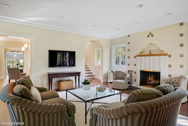 $1,645,000 | 1027 Locust Road, Wilmette, IL 60091