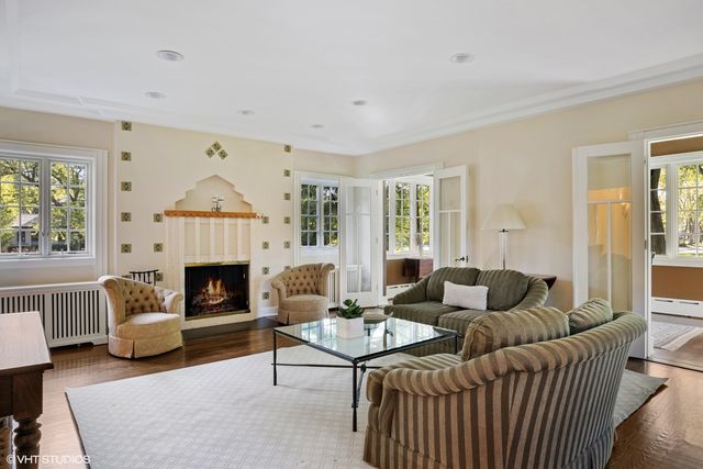 $1,645,000 | 1027 Locust Road, Wilmette, IL 60091