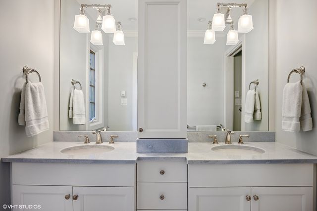 $1,645,000 | 1027 Locust Road, Wilmette, IL 60091