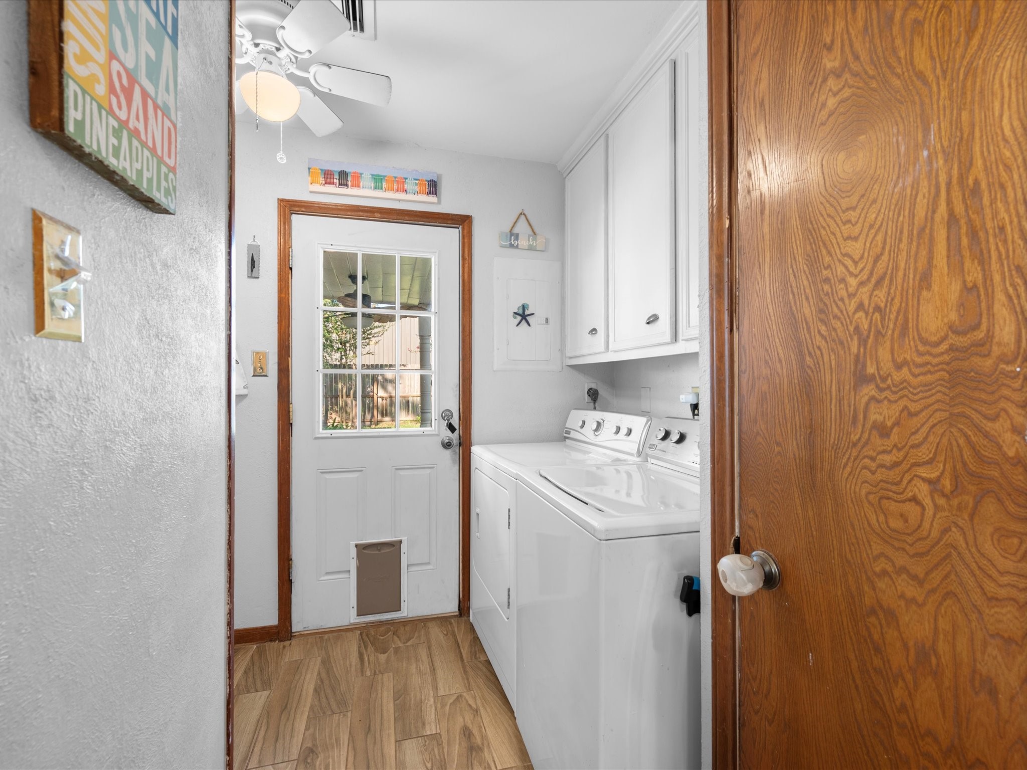 13718 Balmore Circle Houston, TX 77069 - Photo 19 of 35 a bathroom with a sink a toilet and shower