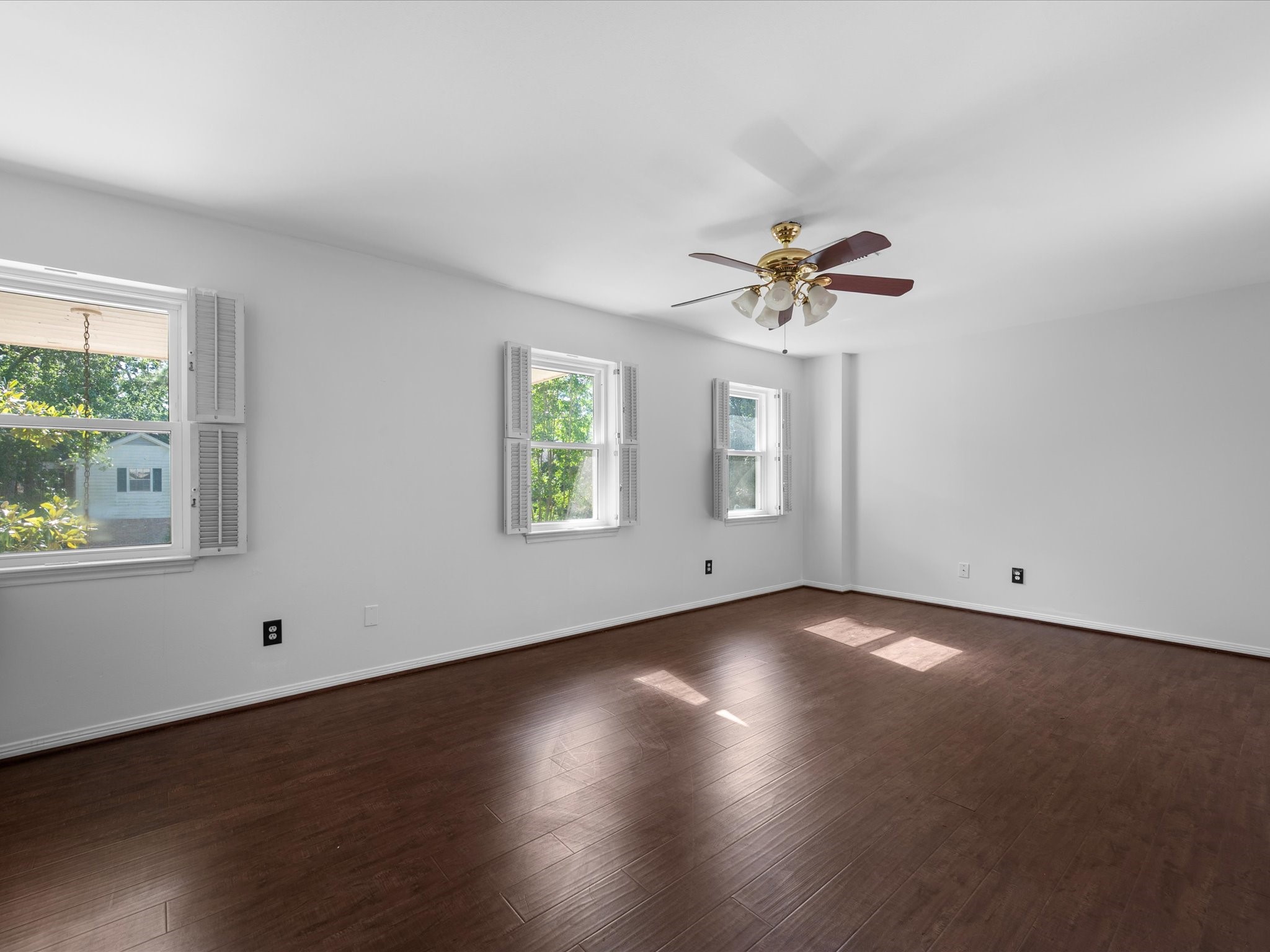 13718 Balmore Circle Houston, TX 77069 - Photo 6 of 35 Large upstairs secondary bedroom