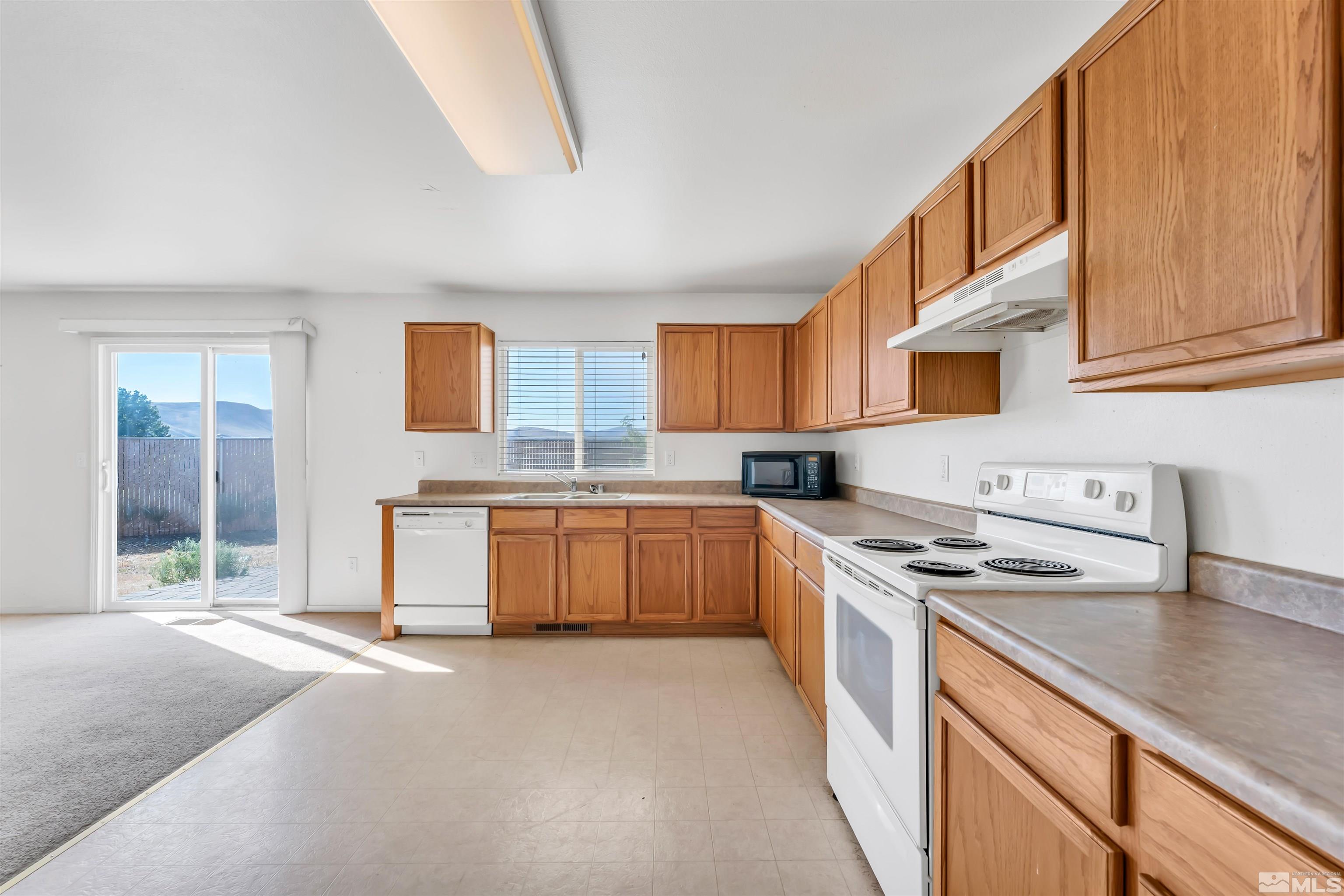 7475 Riverstone Court Reno, NV 89506 - Photo 9 of 39 Photo 9