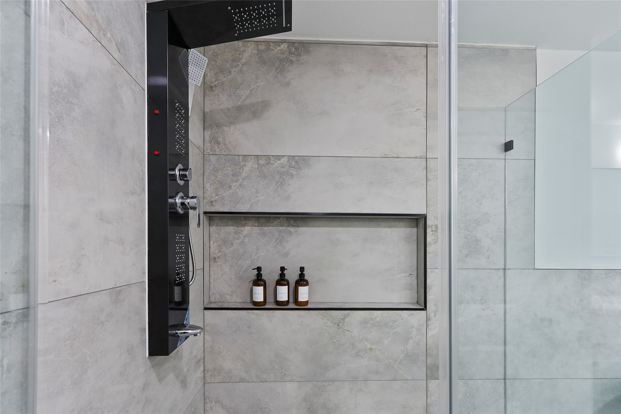 6747 Peerless Street Houston, TX 77021 - Photo 18 of 30 Full Bathroom (2)