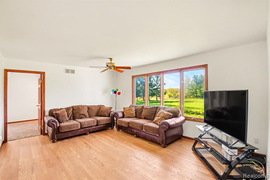 13519 Foley Road Capac, MI 48014 - Photo 5 of 34