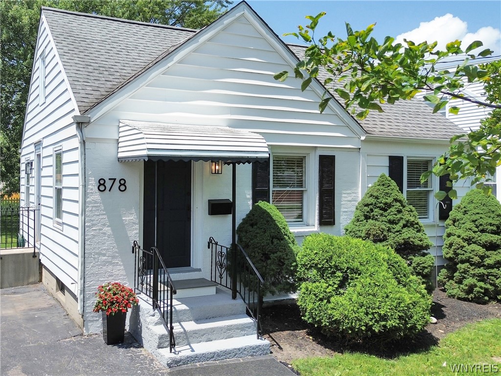 878 Beach Road Cheektowaga, NY 14225 - Photo 4 of 34 Exterior Front