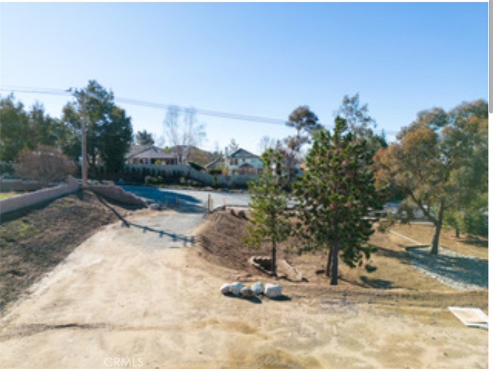 35892 Oak Glen Road Yucaipa, CA 92399 - Photo 2 of 9 a view of a dry yard with wooden fence