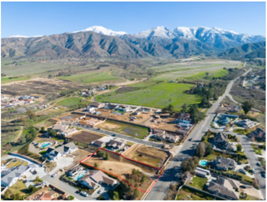 35892 Oak Glen Road Yucaipa, CA 92399 - Photo 4 of 9 a view of a city with mountains in the background