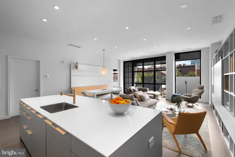 $750,000 | 108 Arch Street, Unit 304, Philadelphia, PA 19106