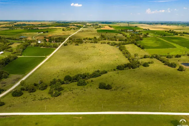 $230,000 | 110 North 1150 Road, Berryton, KS 66409