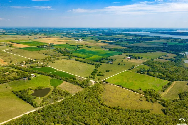 $230,000 | 110 North 1150 Road, Berryton, KS 66409