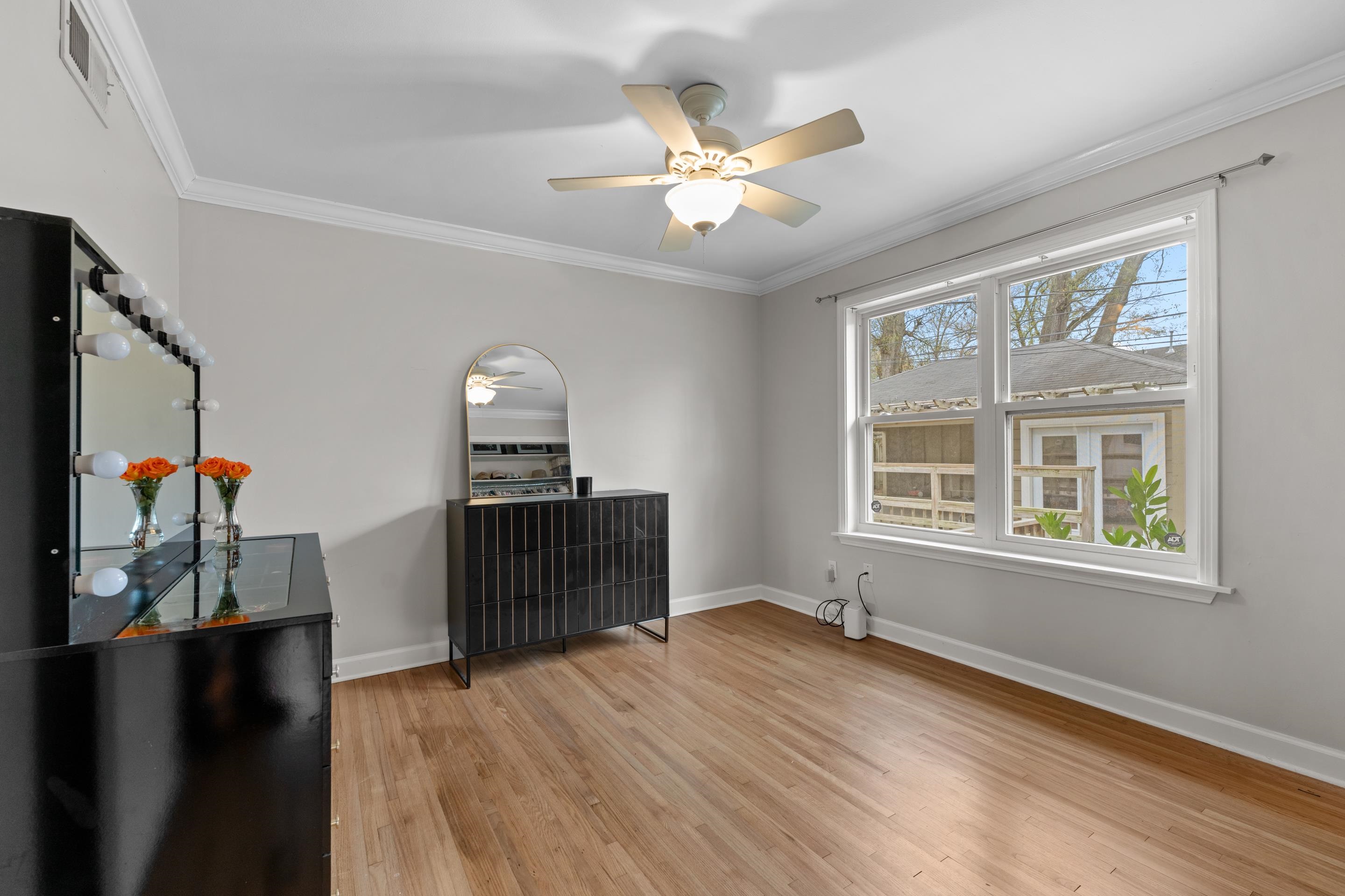 400 Rosser Road Memphis, TN 38120 - Photo 16 of 26 wooden floor in an empty room with a window