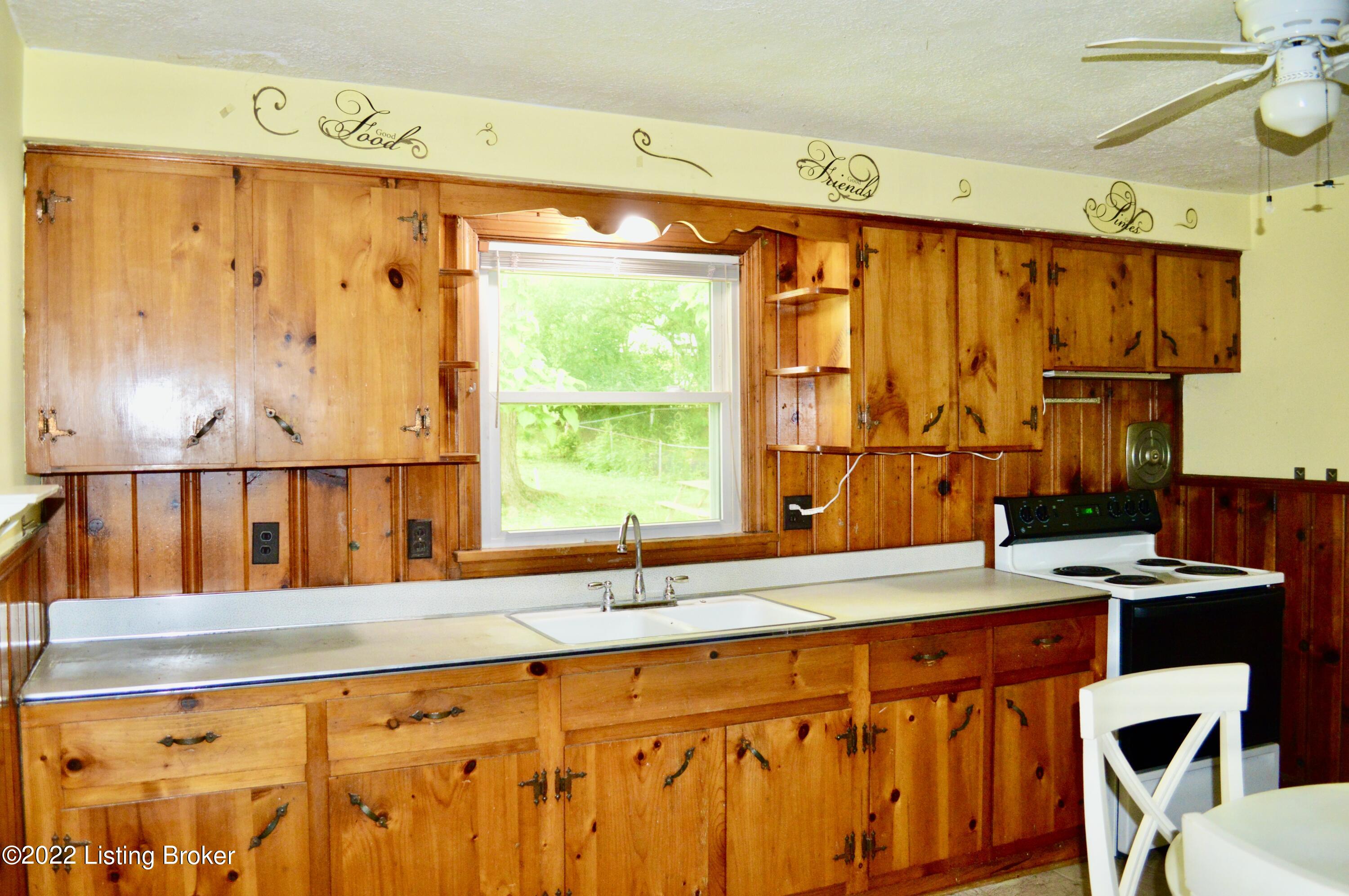 8000 Bluebonnet Road Louisville, KY 40258 - Photo 8 of 15 84D26388-C006-46FF-9167-D9FAF88AAF8C_1_2