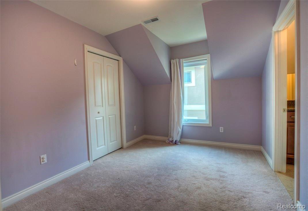 424 Oak Street Rochester, MI 48307 - Photo 18 of 22 Bedroom number two with Jack and Jill Full Bath.