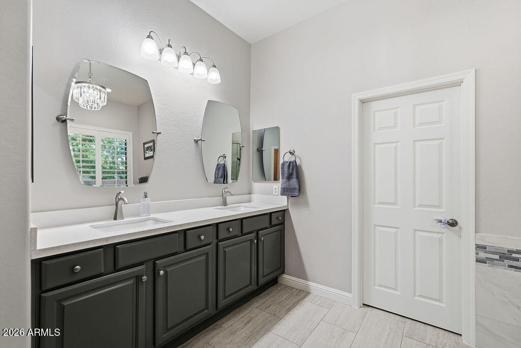 6738 Rachael Way Gilbert, AZ 85298 - Photo 22 of 61 Primary Bath
