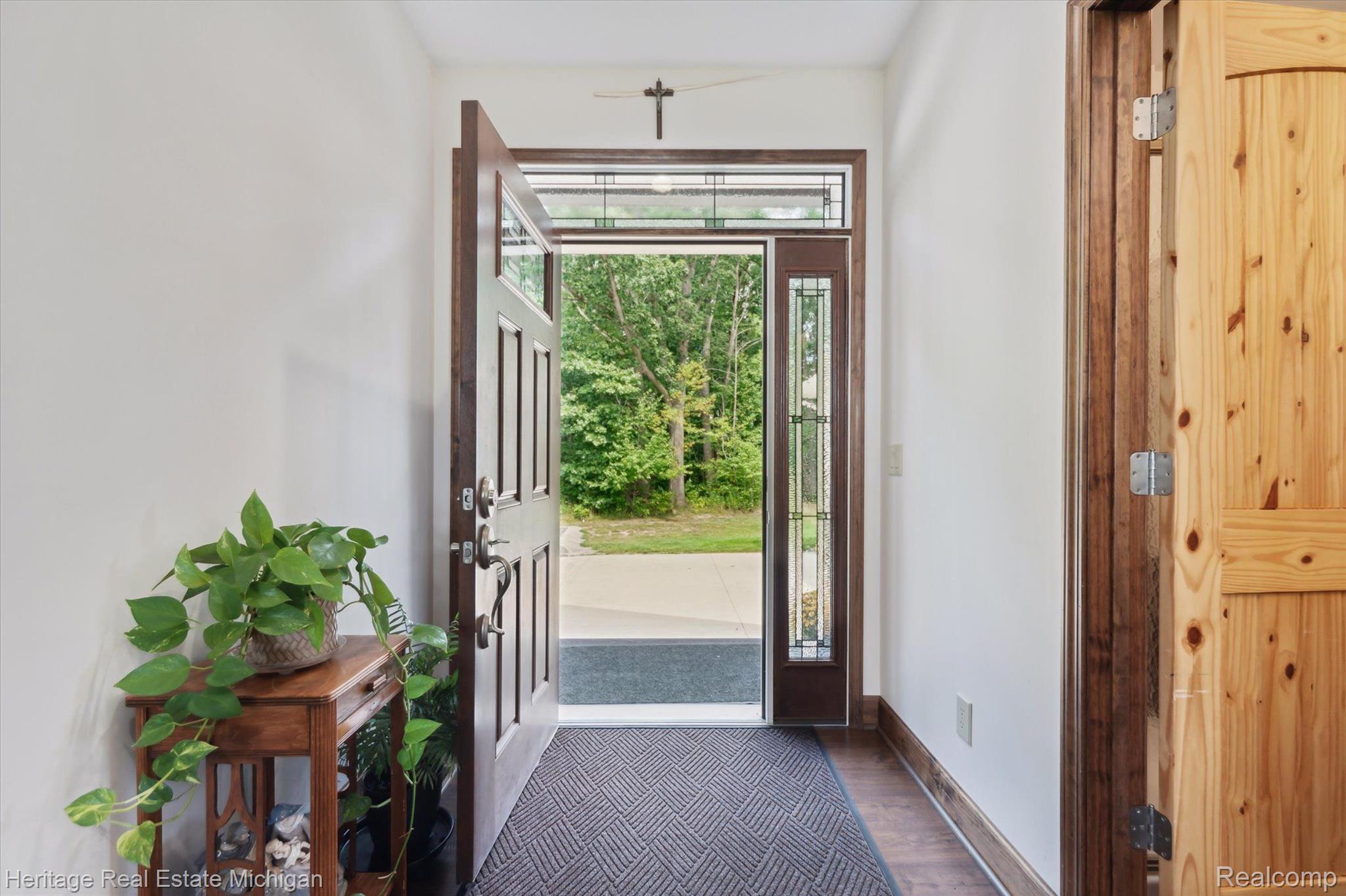 10540 Cole Road Byron, MI 48418 - Photo 4 of 76 Foyer