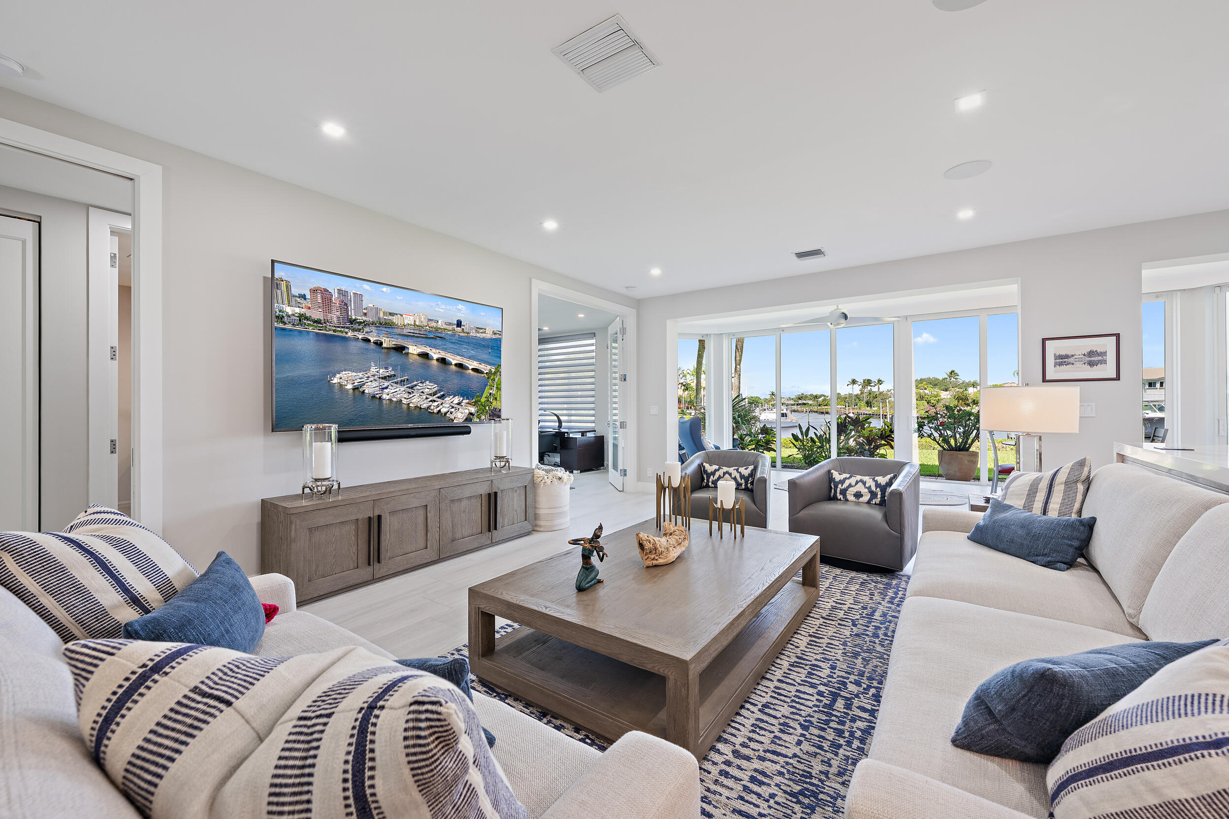 301 Captains Way Jupiter, FL 33477 - Photo 8 of 46 Living Room