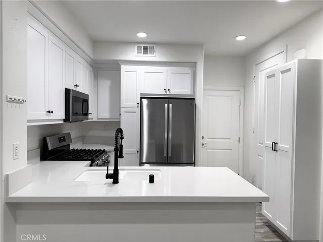 $3,650 | 401 Castiano Street, Camarillo, CA 93012