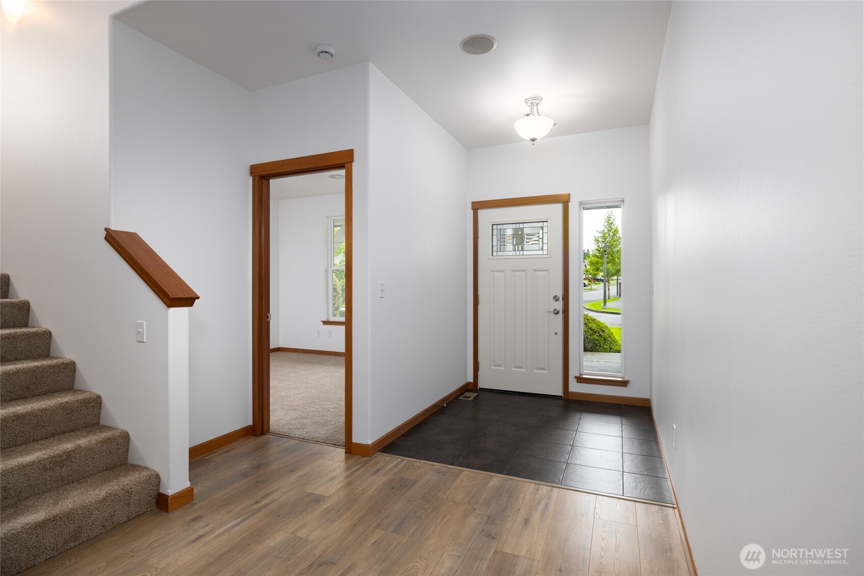 997 Chestnut Loop Mount Vernon, WA 98274 - Photo 3 of 25 Gallery Image 3
