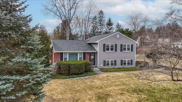 $474,900 | 11 Gregory Lane, Colonie, NY 12211